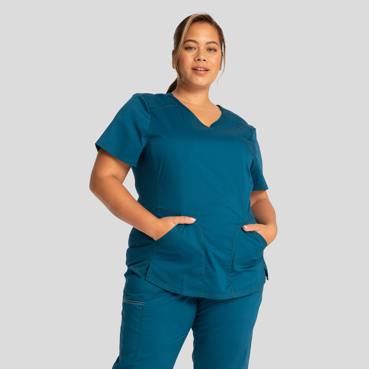 2-Pocket Sweetheart V-Neck | Caribbean