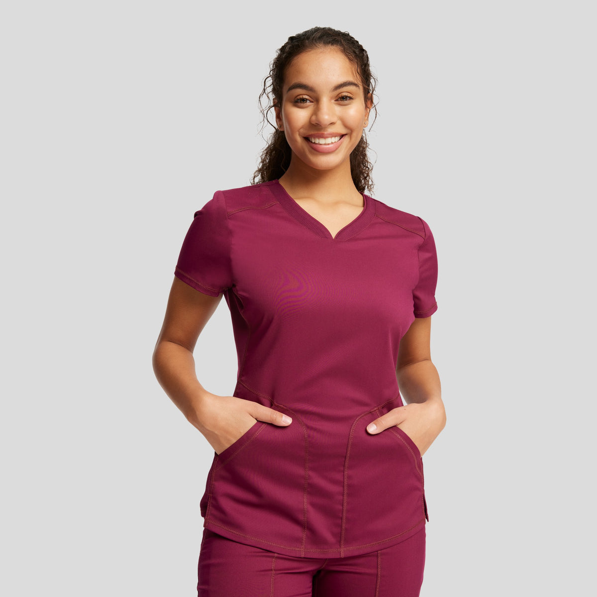 2-Pocket Sweetheart V-Neck | Wine