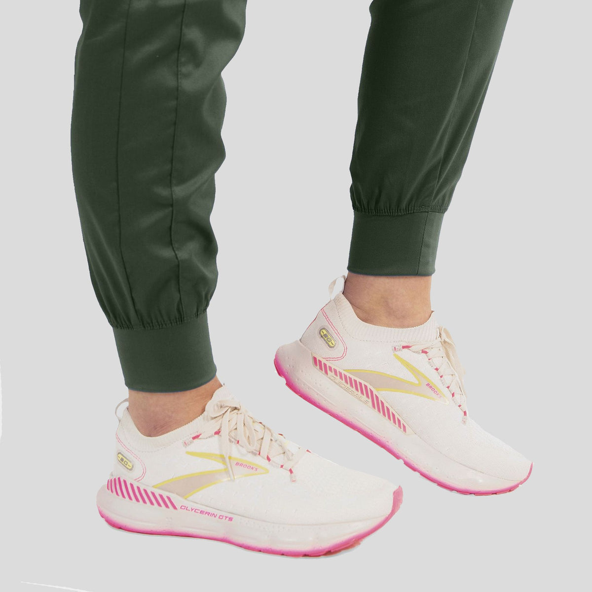 Women’s Jogger Scrub Pant | Olive