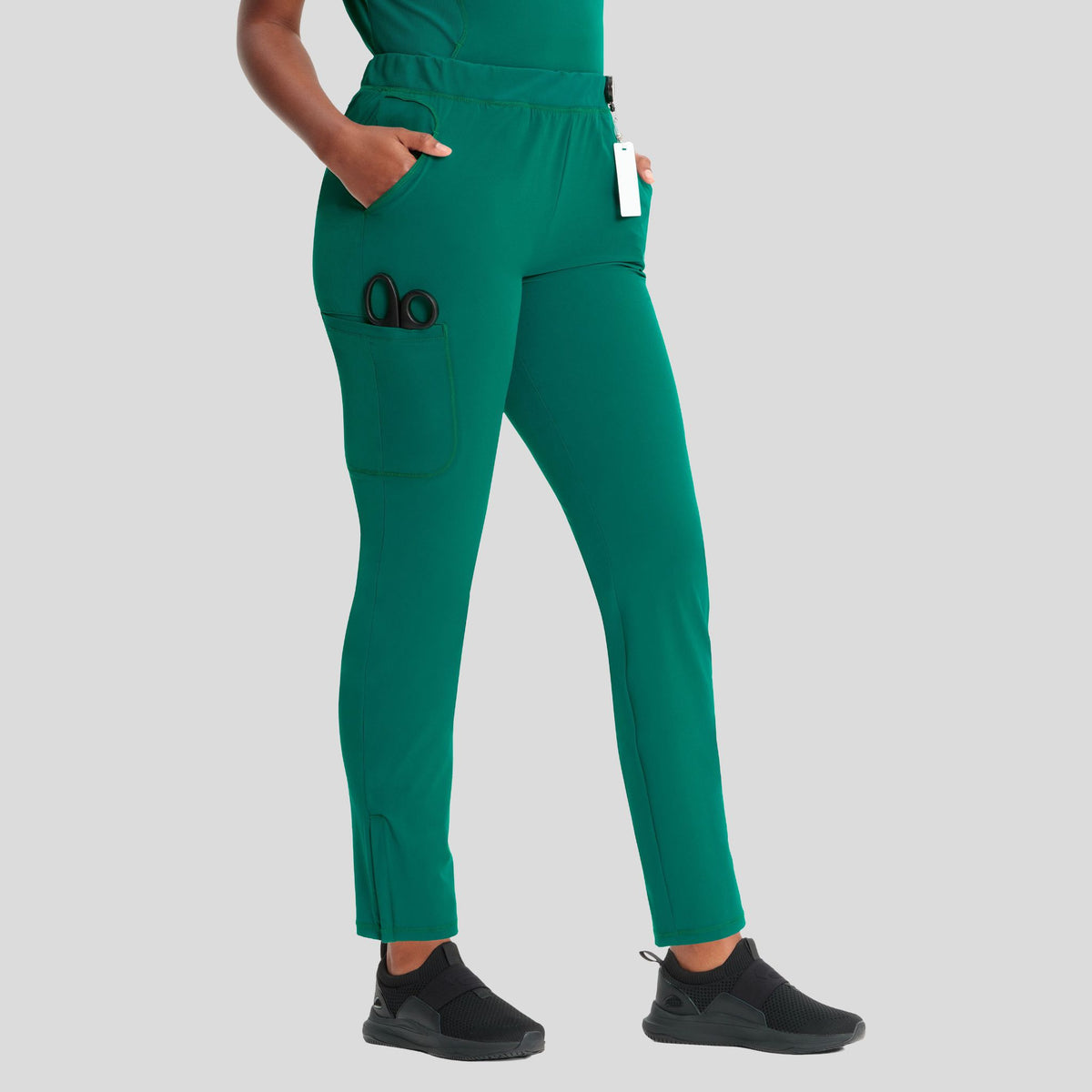 Mid Rise Pull-on Tapered Leg Cargo Pant | Hunter