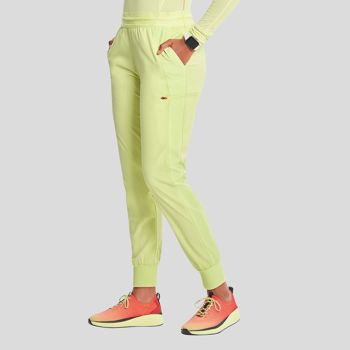 IN_INFINITY_GNR8_MIDRISEJOGGER_122A_GREENENERGY_LEFT3